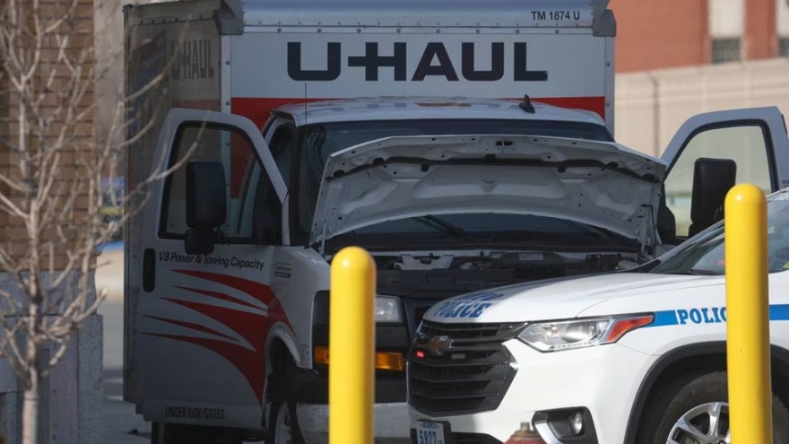 Cận cảnh vụ xe tải lao vào người đi bộ ở New York khiến 8 người bị thương